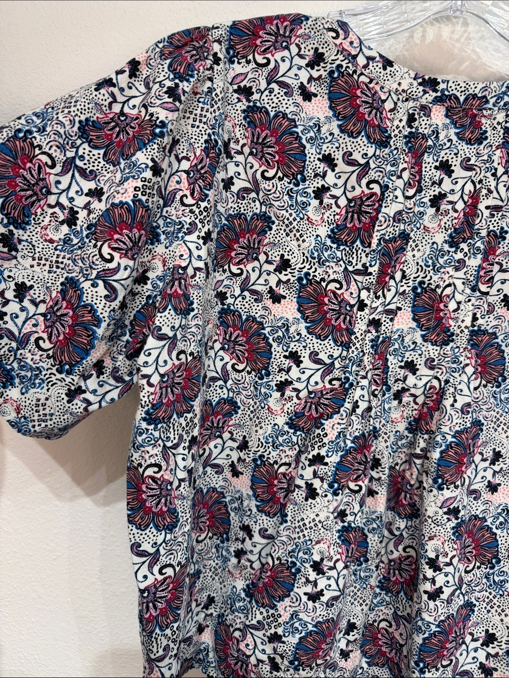 Evereve  floral peasant blouse size medium - Picture 3 of 10